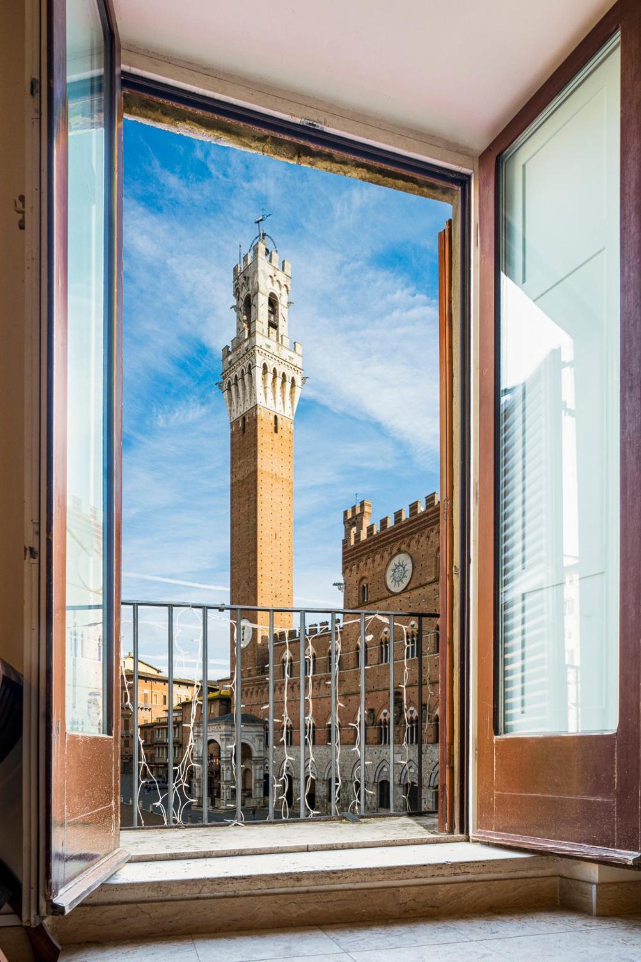 The Balcony Suite - Affaccio Su Piazza Del Campo Siena Exterior foto
