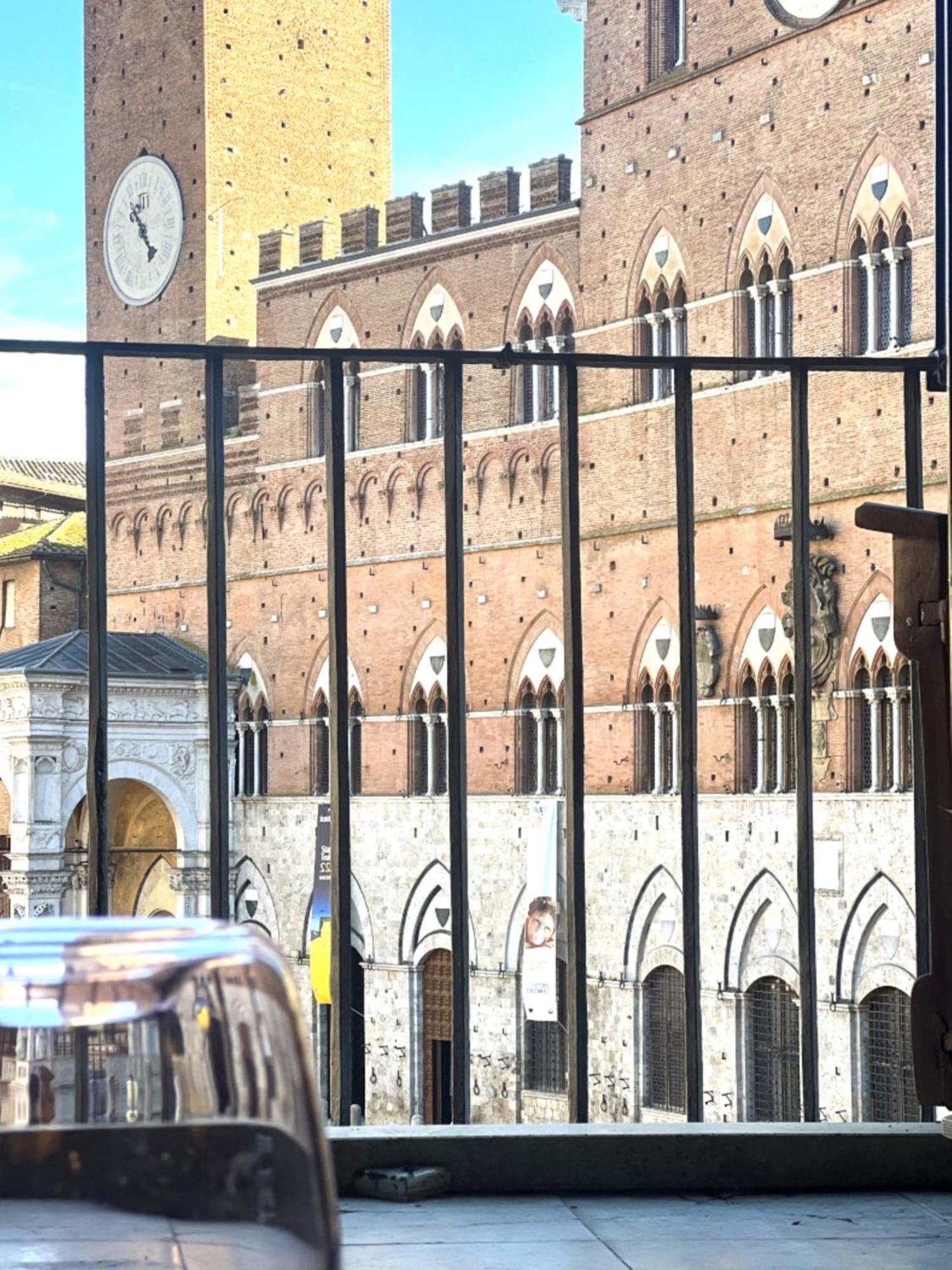 The Balcony Suite - Affaccio Su Piazza Del Campo Siena Exterior foto